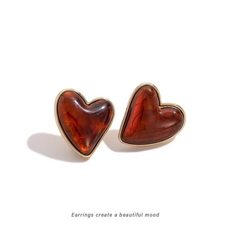 Gentle Amber Heart Earrings for Women: Elegant Autumn/Winter Design
