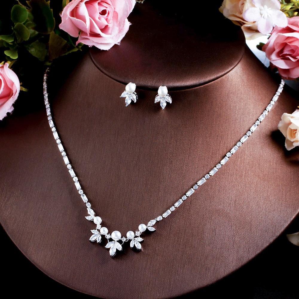 

Light Luxury Cold Wind Slightly Inlaid Zircon Exquisite Pearl Collarbone Chain Necklace Neck Chain