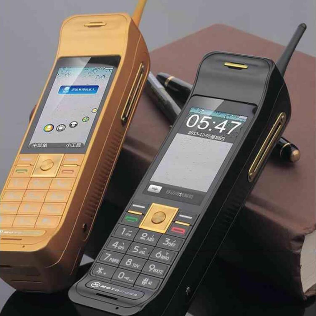 C10 4G Retro Phone 2.6inches Dual SIM Card Touch Screen Loud Speaker 6800mAh Super Long Standby Flashlight Classic Mobile Phone
