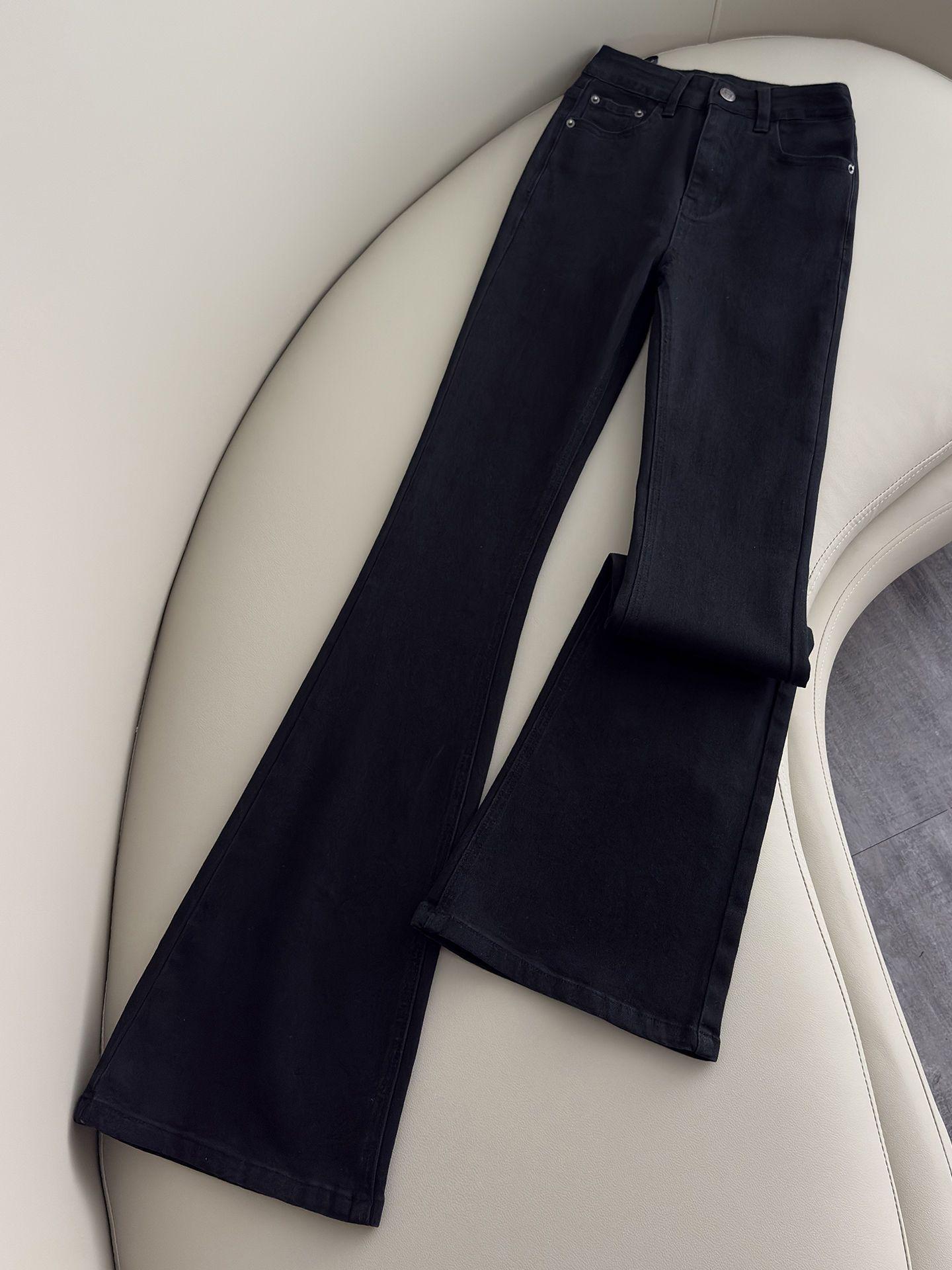 

Women s Black High-Waist Micro-Flare Jeans - Plus Size Stretch, Slimming, Long Pants for Chubby Girls, 2025 Autumn Collection M