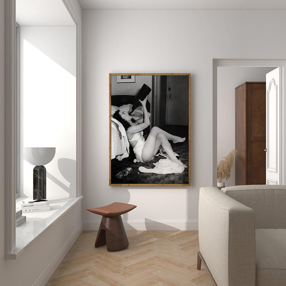 Fashion Black and White Woman Drinking Champagne Canvas Prints Modern Painting On The Wall Picture Poster for Bathroom Decor