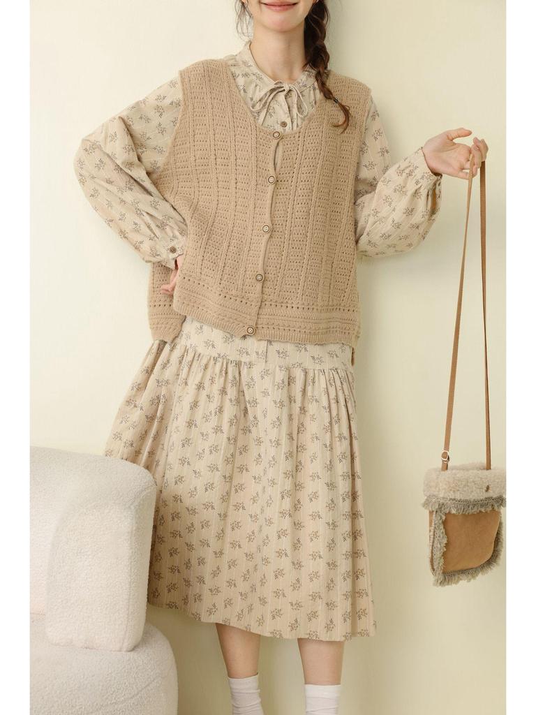 Autumn 2025 Vintage Round Neck Crochet Knit Vest