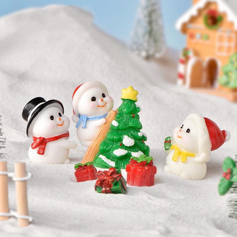Christmas Micro Landscape High-Quality Snow Landscape Decoration Resin Figurines  Miniature Christmas Scene For Winter