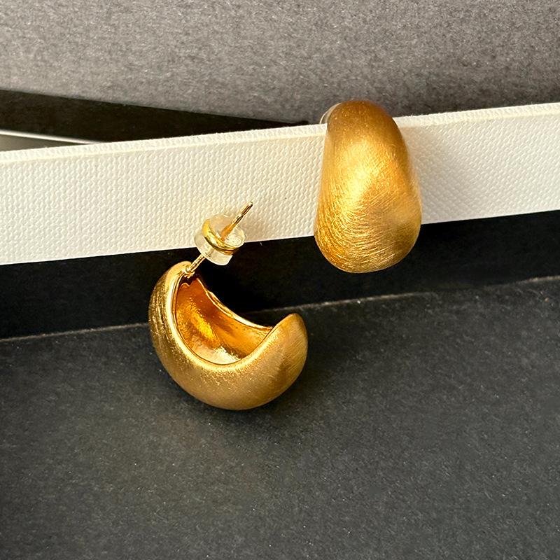 S sterling silver needle brushed crescent earrings women s cold wind versatile stud earrings wholesale