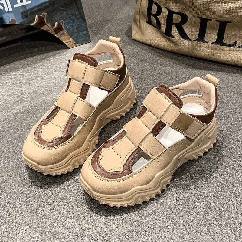 

Женские сандалии на платформе 2025 новая летняя универсальная полая мягкая кожа спортивные и повседневные увеличивающие рост сандалии-дырки римские сандалии 40 коричневый