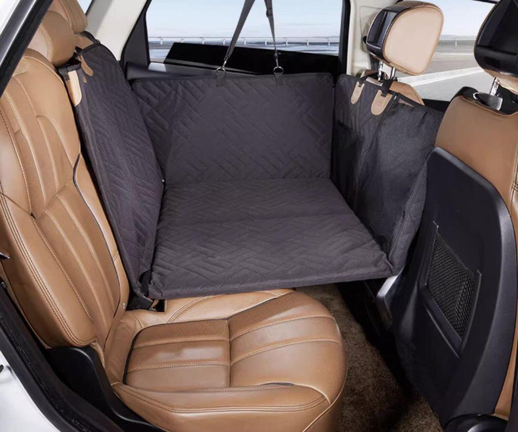 Breathable, Wear-Resistant Car Pet Mat: Skin-Friendly, Dirt & Stain-Proof – Universal Fit for Rear Seats.