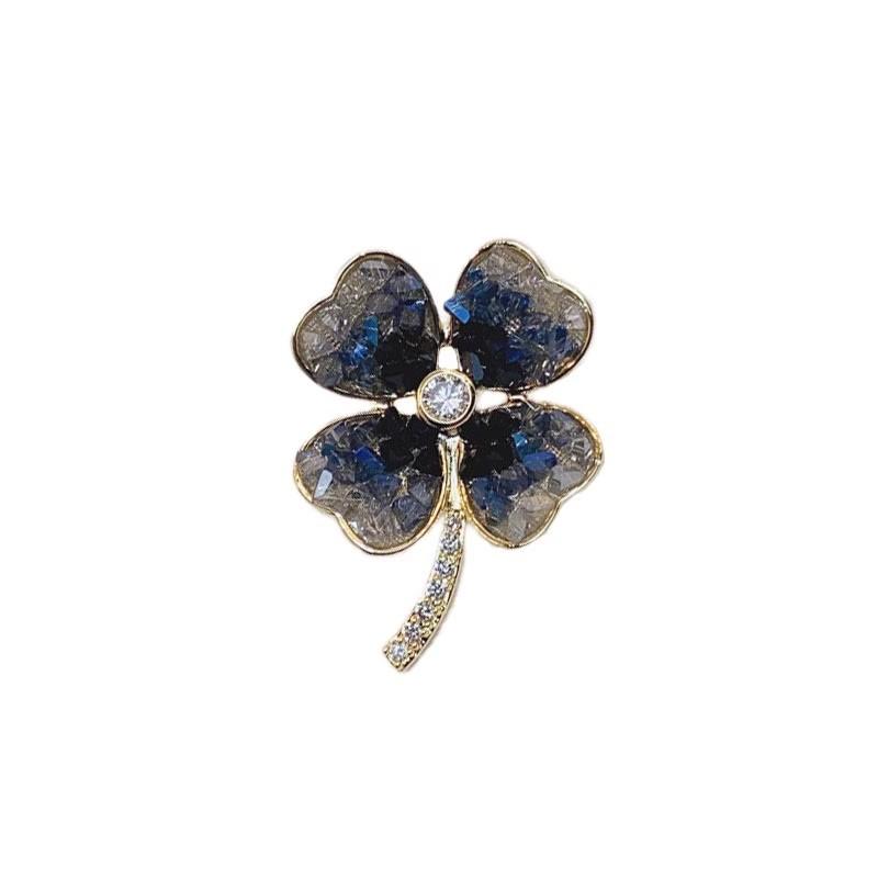 Moran Crystal Four-leaf Clover Brooch, High-end Female Niche Design Sense, Suit Corsage Accessories, Pin Imitation Light Buckle Tide