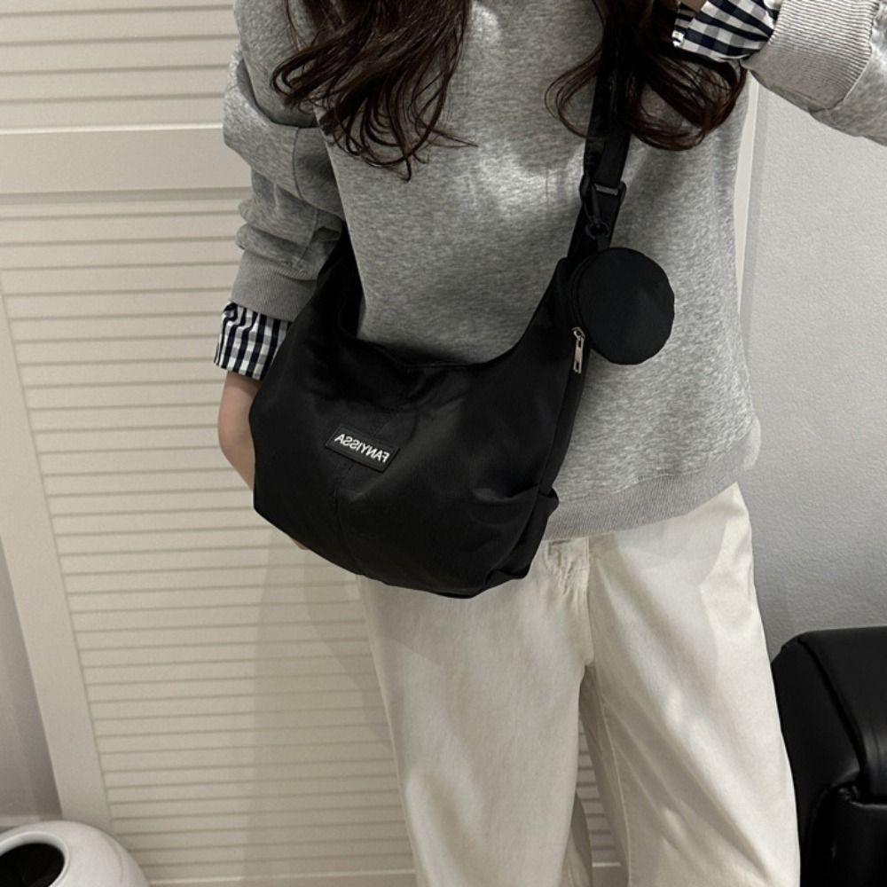 Large Capacity Lightweight Shoulder Bag Korean Style Simple Dumpling Bag Women