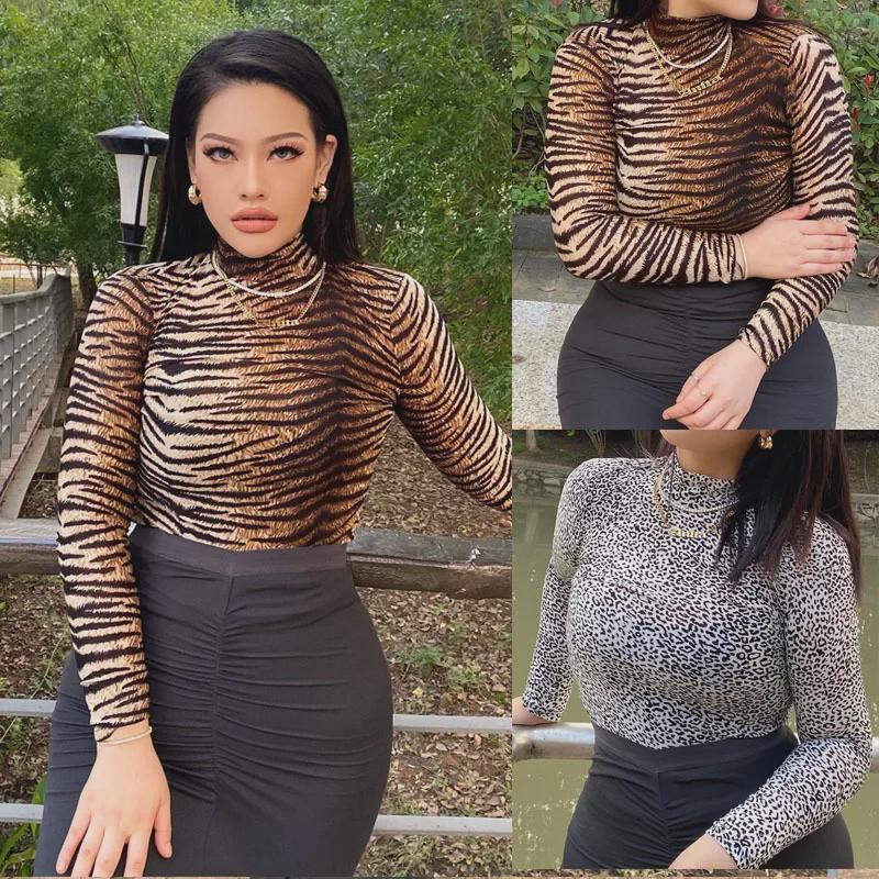 Damski T-shirt Slim Fit w panterkę z wysokim kołnierzem i długim rękawem - Jesienny styl modowy