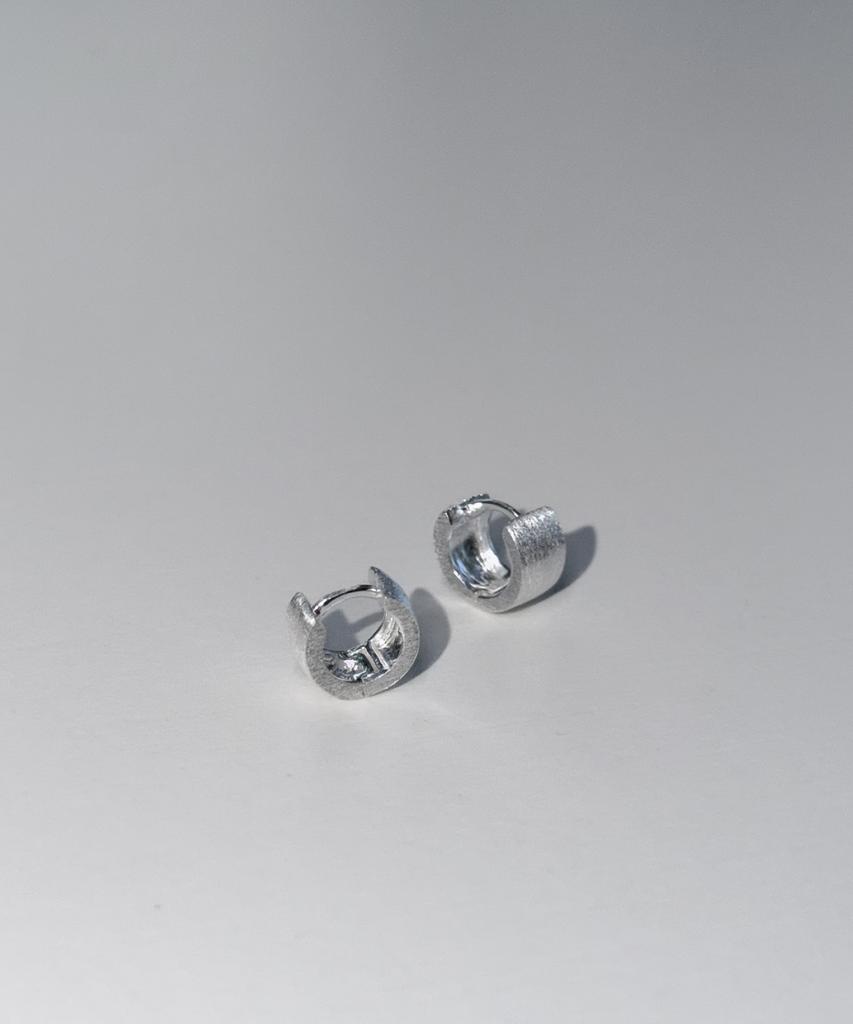 Knosis [925 Silver] Satin Square Earrings