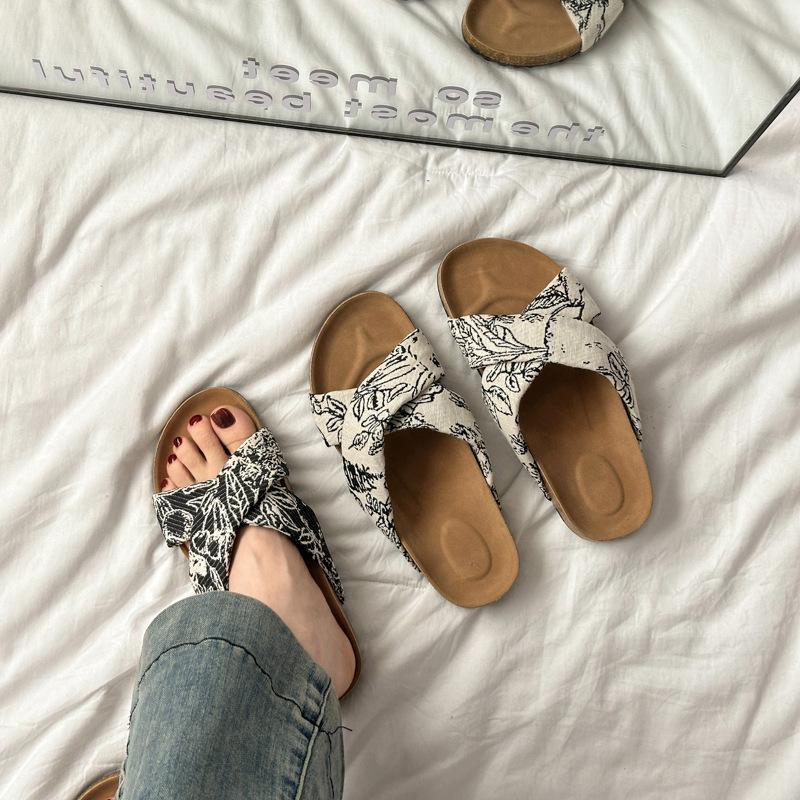 Flat-bottomed Cool Slippers Women's Summer 2025 New Outer Wear Lazy Fashion Cross Pregnant Women Non-slip New Chinese Floral Slippers