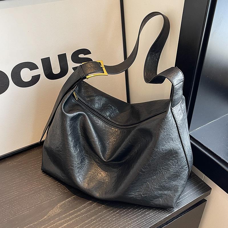 Large Capacity Bag Women's Autumn Versatile New Fashion Shoulder Messenger Bag Texture Pillow Tote Bag