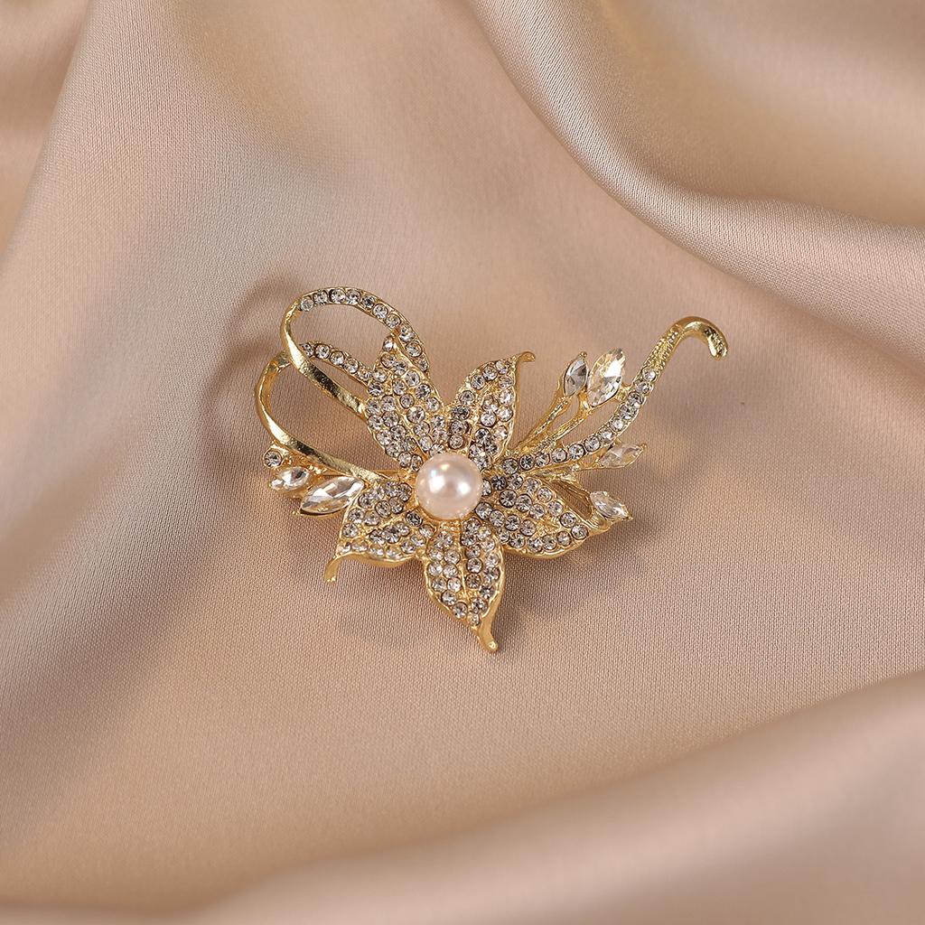 Flower Pearl Alloy Brooch, A Light Luxury High-end Pin Accessory, Pairs Well with Corsages for Clothing
