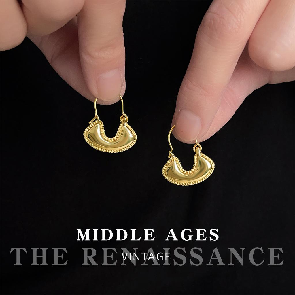 

Wind Xiaoxiangfeng bag earrings French retro design ear buckles premium earrings