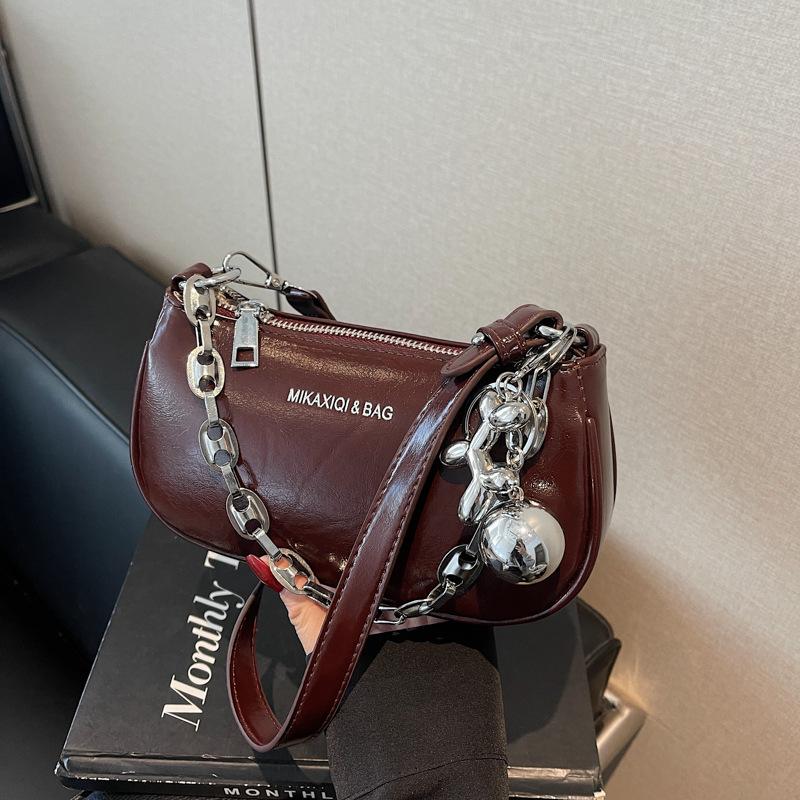 Super fire small bag women's retro versatile 2025 new fashion shoulder messenger bag women's popular underarm small square bag