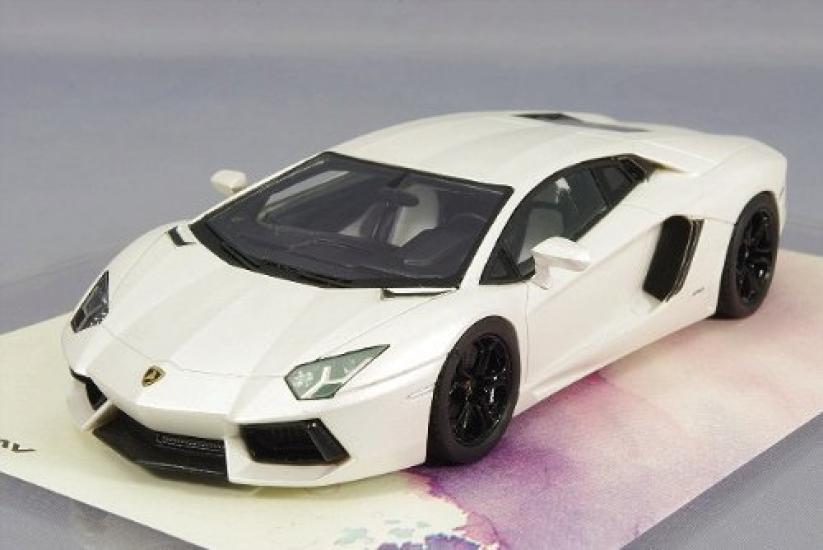 

Fujimi Lamborghini Aventador Matte White Kong 1/43 (Hong Special)