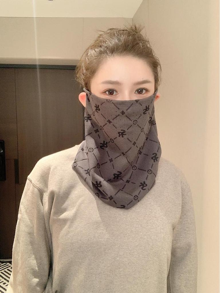 Cycling Windproof Balaclava: Ear-Hanging Breathable Design for Face and Neck Protection in Winter