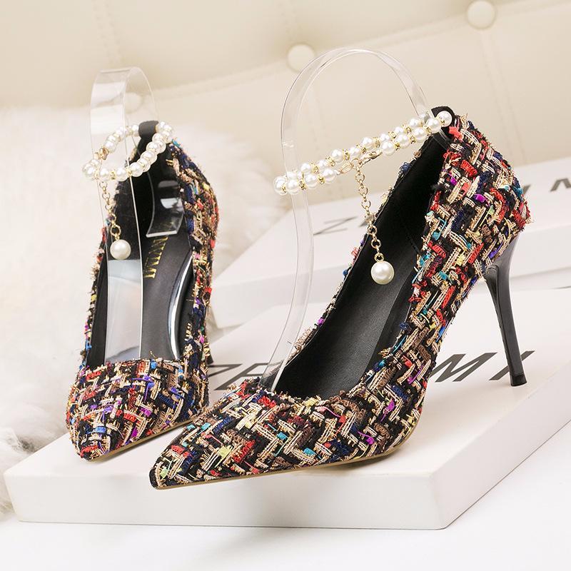 

Xiaoxiang тонкие высокие каблуки женские туфли тонкие каблуки высокие каблуки заостренные шерстяной материал жемчужная цепочка односложный ремень одинарные туфли 39