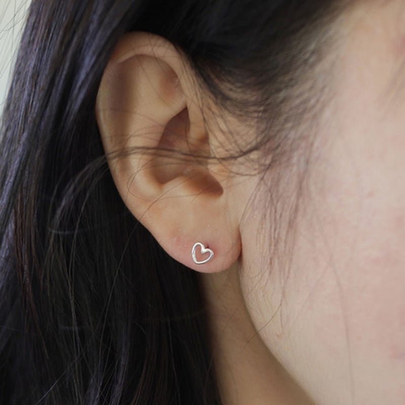 

modernlike 14k gold-filled silver teeny line heart stud earrings Yellow Gold