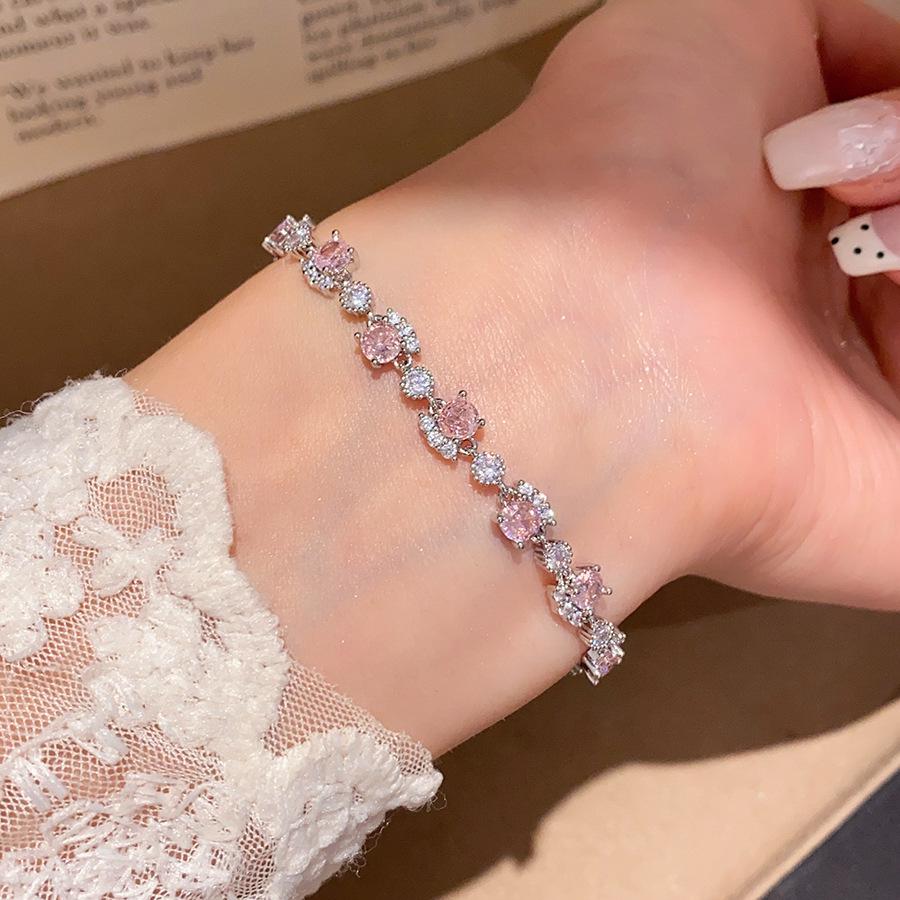 Cai Xing Lian Ying 18k Gold Plated Zircon Flower Bracelet - Simple, Fashionable, Versatile Jewelry.