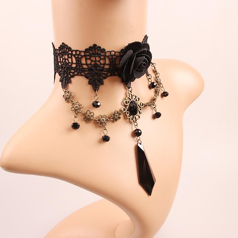 Collana vintage gotica con gemma di rosa a forma di goccia e design a collare di pizzo