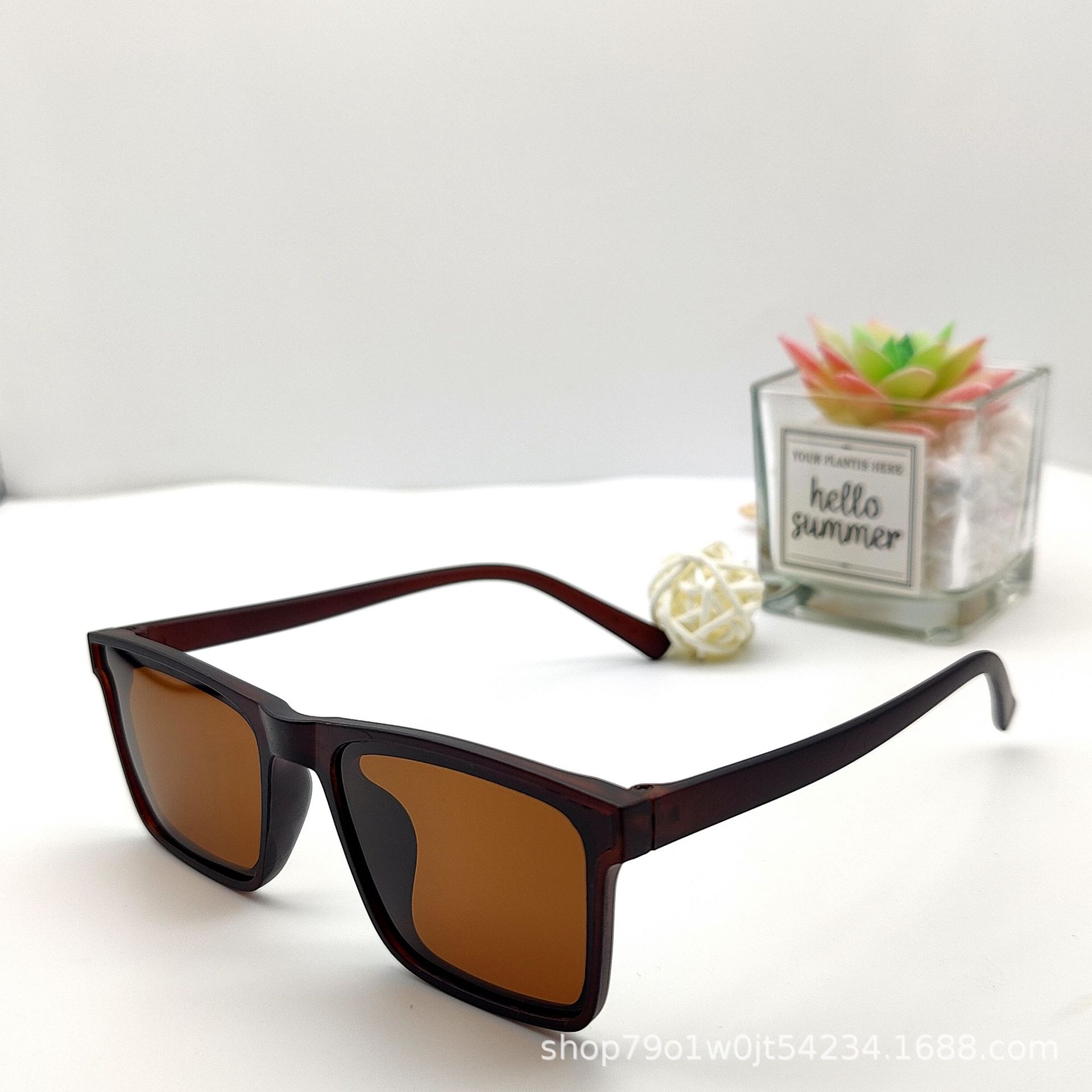 

Plastic Black Sunglasses, Small Fresh Polarized Sunglasses, Driving Fishing Sunscreen Glasses Factory