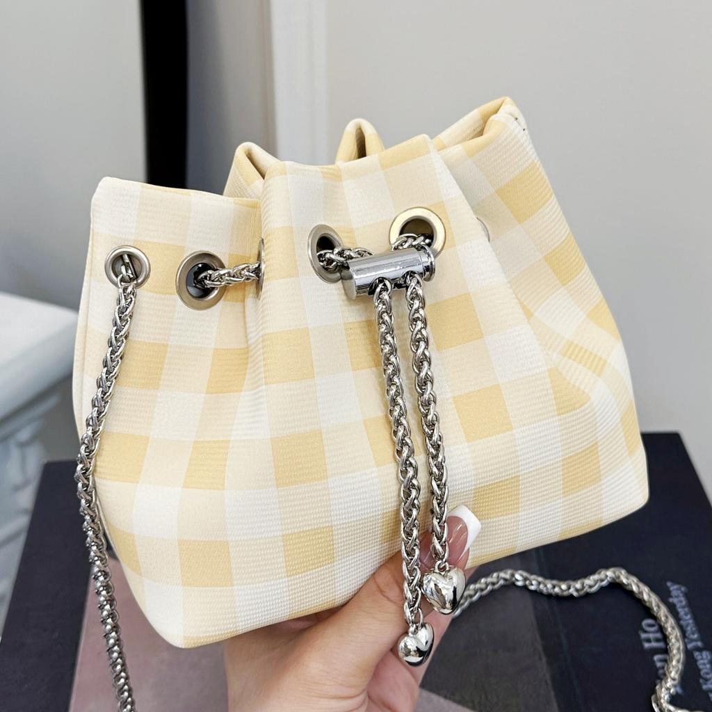 High-end niche design bag women's 2025 new Korean version fashion plaid bucket bag foreign style shoulder messenger bag