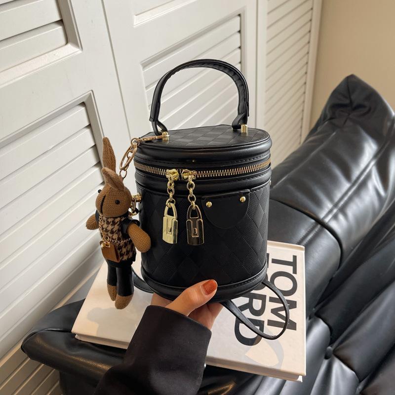 Retro Versatile Small Bag Women's Autumn New Fashion Niche Messenger Bag Texture Diamond Portable Bucket Bag