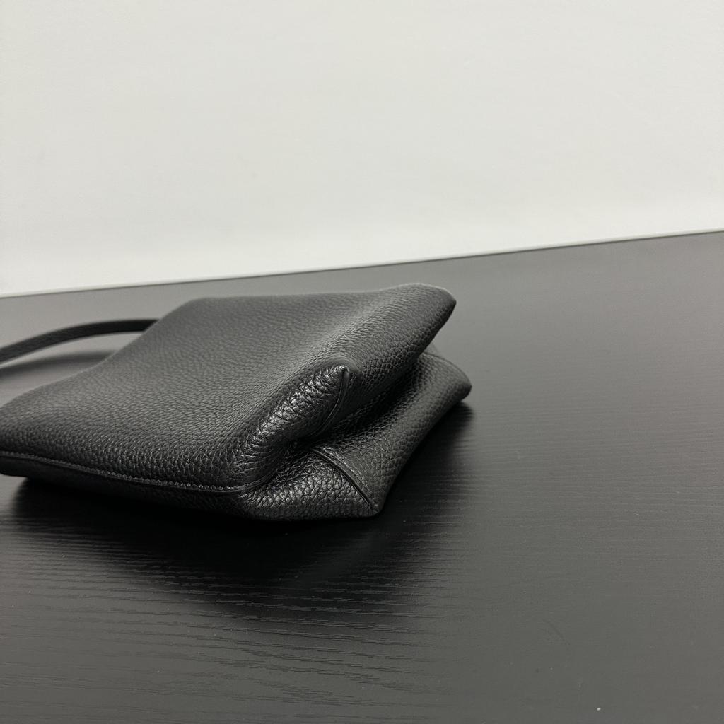 Row wind niche imported first-layer cowhide commuter mini bucket bag minimalist wind shoulder portable oblique span mobile phone bag