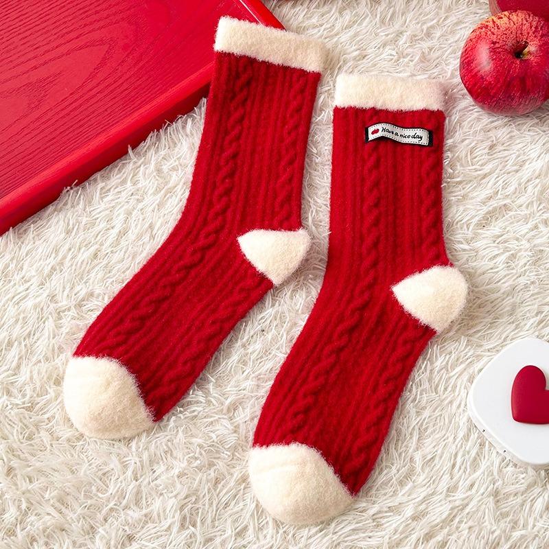 

Жіночі Осінні та Зимові Різдвяні Потовщені Теплі Цього Року Червоні Шкарпетки 1 pair