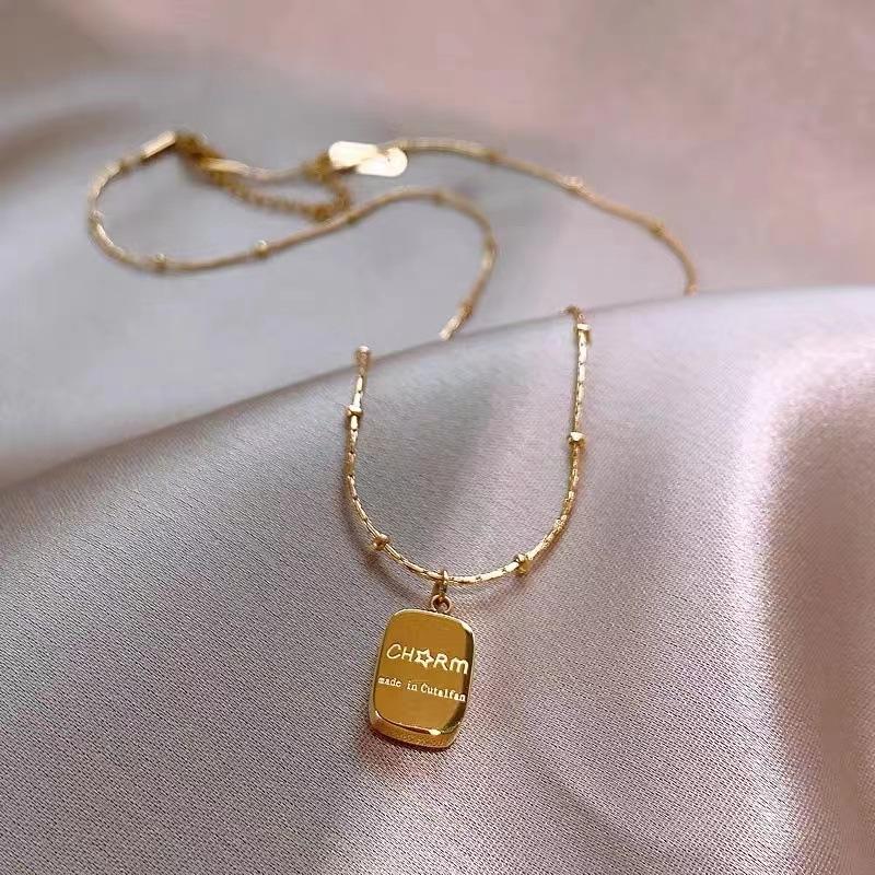 

Ожерелье женское легкое роскошное высококачественное дизайнерское Sense Niche Gold Collarbone Chain 2024 New Trending Sweater Chain