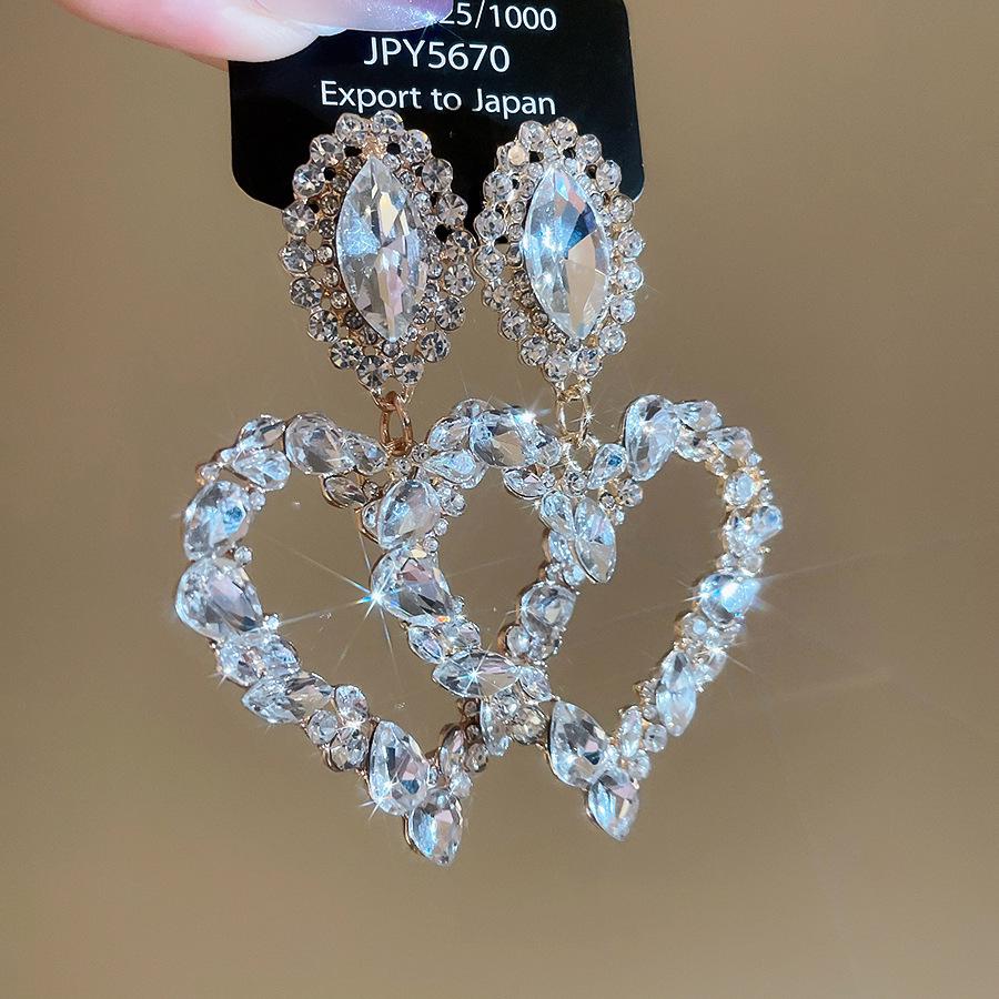 Luxury Silver Rhinestone Heart Earrings: Elegant Geometric Design for a Fashionable, Personalized Touch