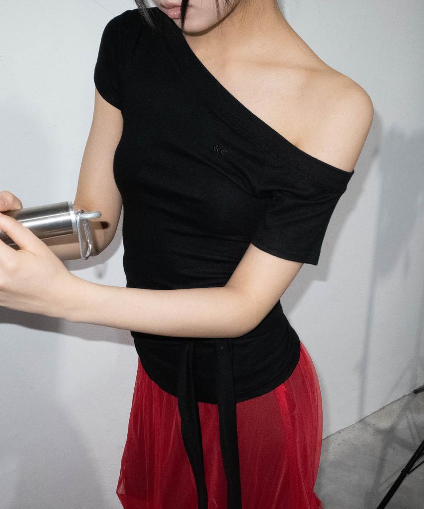 CHICKS Drape Strap One-Shoulder Short Sleeve Black