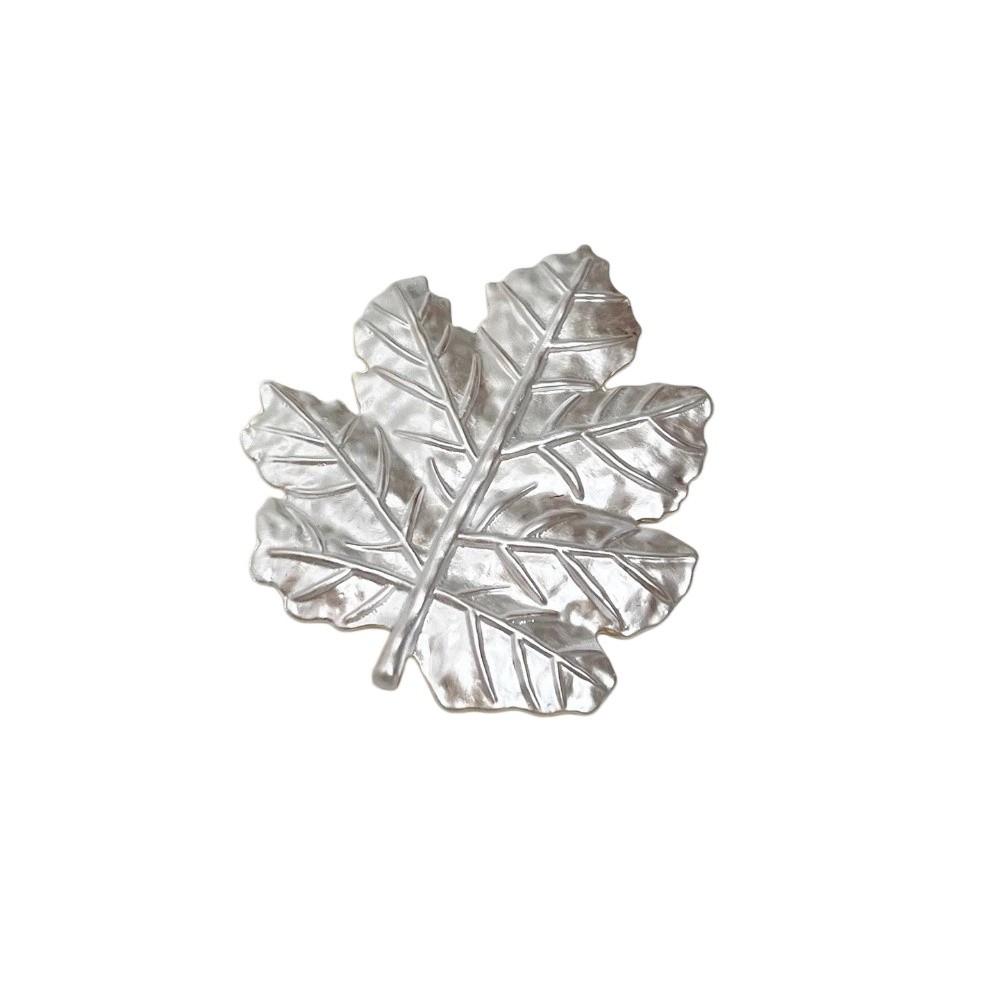 Vintage Long Leaf Pin Corsage Ornament Metal Glossy Brooch Maple Leaf Brooch  Western-style Clothes
