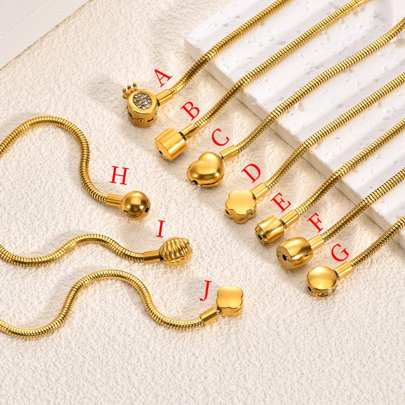 18K Gold Weiches Schlangenkettenarmband - Vielseitiges Modeaccessoire aus Titanstahl mit rundem Pandora-Stil-Design.