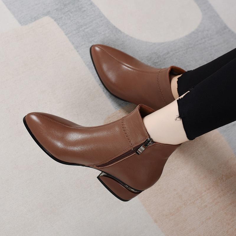 Flat-bottomed small short boots women's pointed new autumn and winter velvet leather boots comfortable and casual thick heel large size women's boots