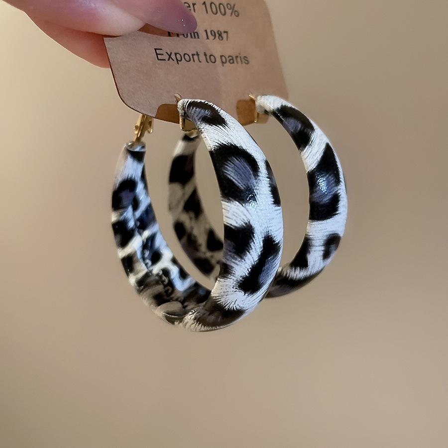 European and American retro autumn and winter geometric leather leopard print earrings light luxury stud earrings personality temperament earrings