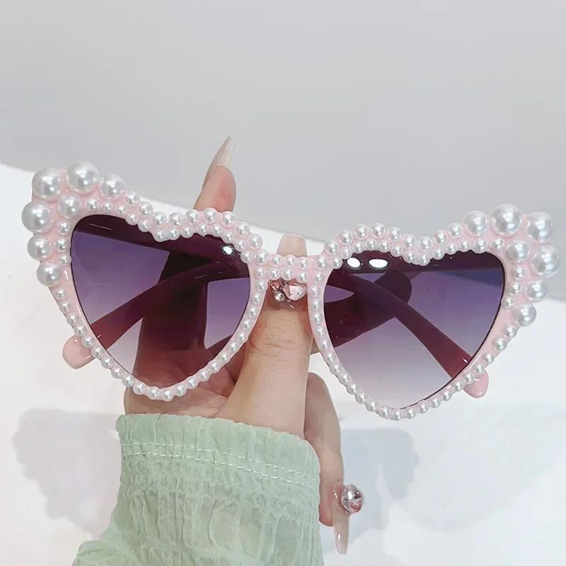 

Heart Pearl Sunglasses Trendy Uv400 Sun Eyeglasses Fashion Eye Protection Core Frame Eyeglasses Women Traveling Party Goggle AS THE PICTURE