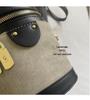 Minimalistická crossbody taška s barevnými bloky: Dámská válcová kabelka na podzim/zimu 2025 - Pokročilá, módní, všestranná