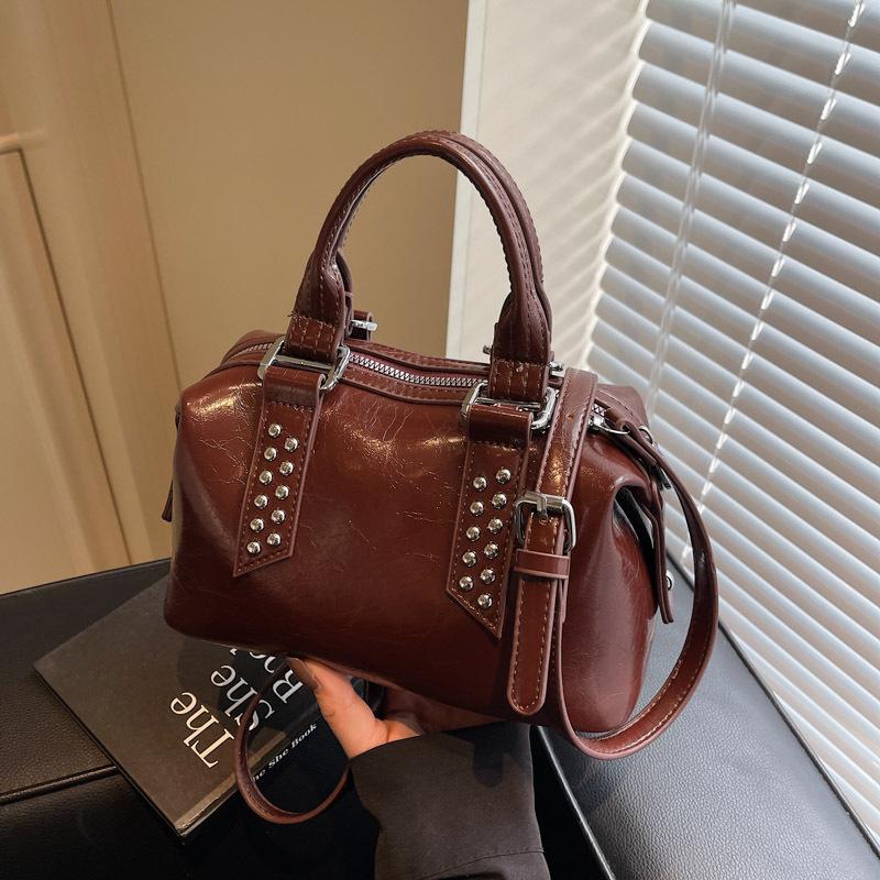 Retro small bag women's autumn and winter versatile new fashion messenger bag simple portable pillow bag