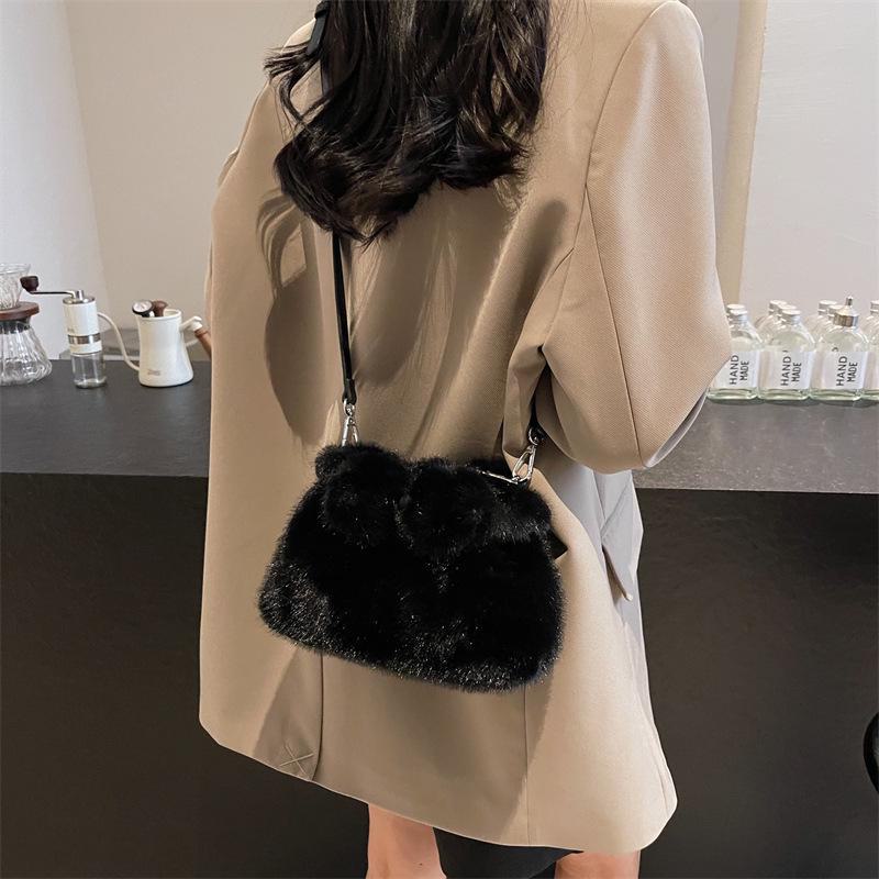 Women's High-End 2025 Plush Shoulder and Messenger Bag - Versatile Autumn/Winter Bucket Bag