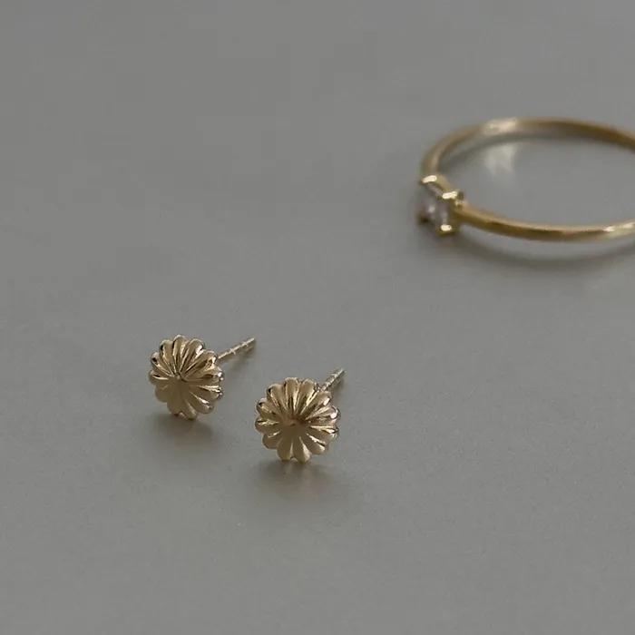 14k Daisy earrings