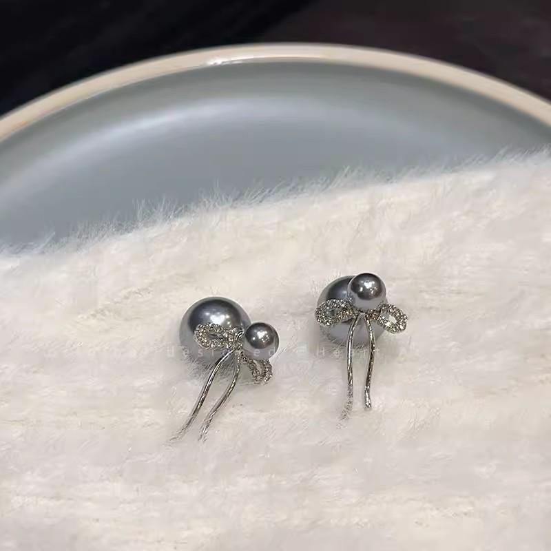 Cool Gray Pearl Bow Earrings Women's French Retro Light Luxury Exquisite Stud Earrings Autumn and Winter High-end Earrings Tide