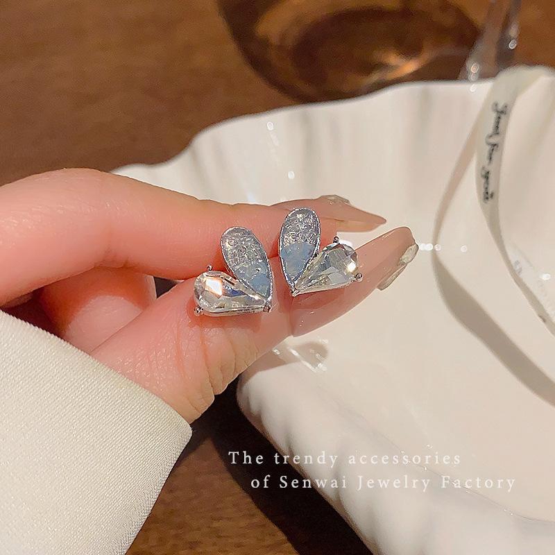 Autumn and winter ice transparent blue love stud earrings femininity earrings 2025 popular earrings wholesale