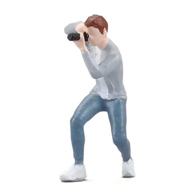 1:64 Scale Hand Painted Resin Collectible Figure Miniature Model Accessories Realistic Photographer Figure Model Gift