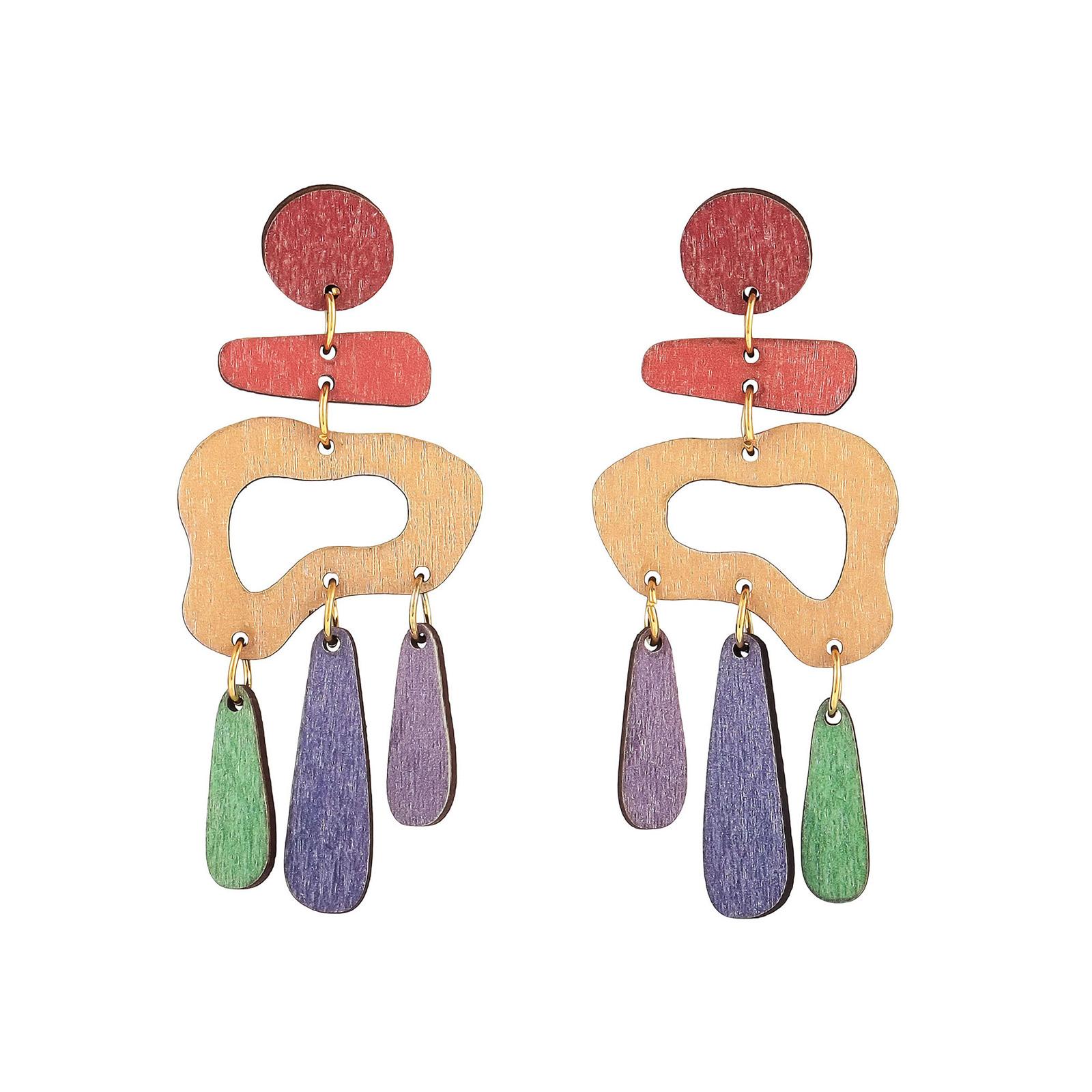 

Уникальные серьги-пусеты асимметричной формы, удобные в носке, портативный аксессуар для повседневных нарядов и светских мероприятий