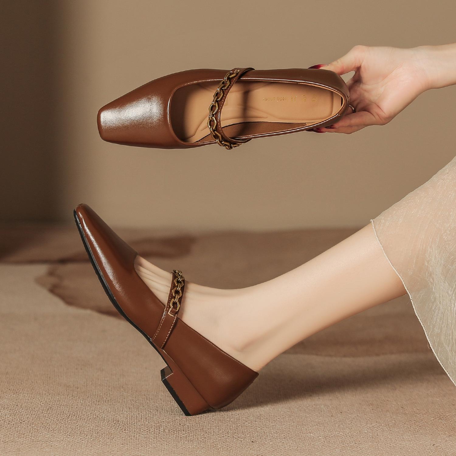 

H8563-5 Туфли Мэри Джейн с квадратным носком из маленькой кожи женские весна-осень 2025 новые с мелким вырезом ретро из мягкой кожи на мягкой подошве одинарные туфли 40