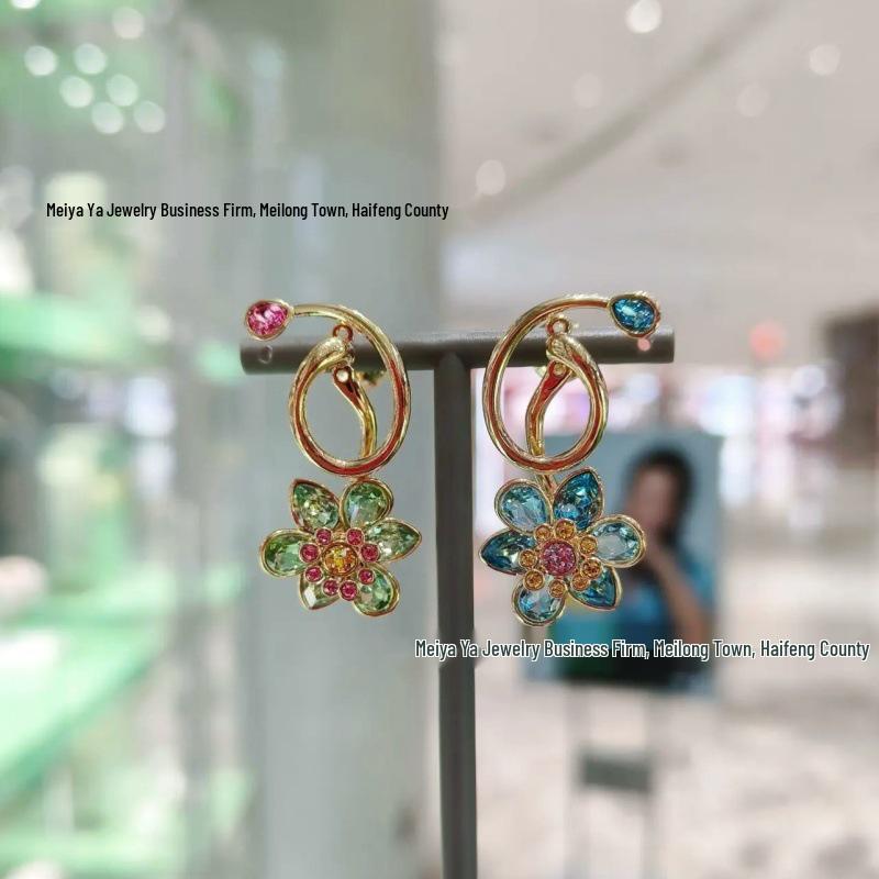 Shi Family Ldyllia Flower Pendant Necklace, Open Ring, and Elegant Colored Earring Set