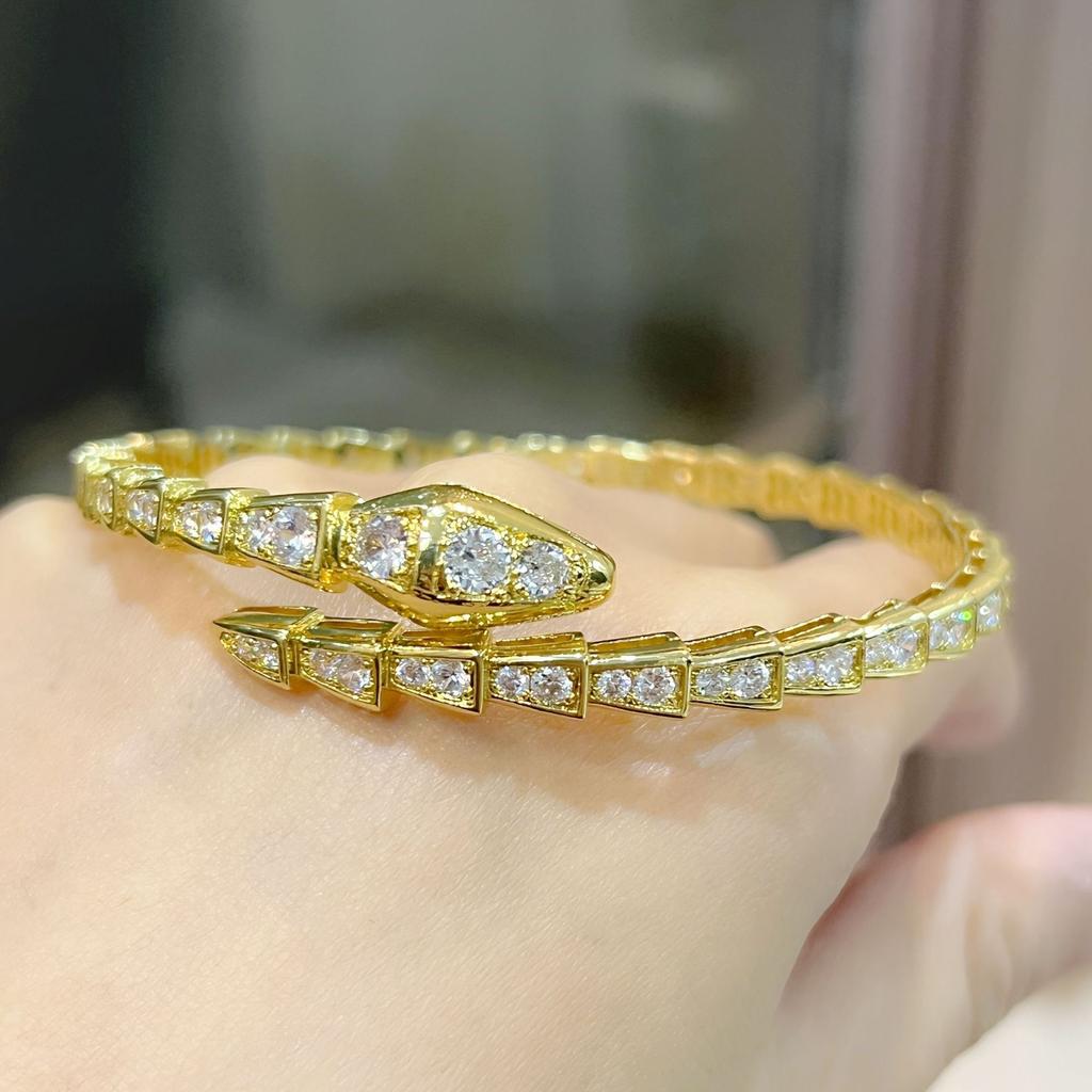 High End Mote, Lett Luksus, Høyt Benarmbånd med Trendy Åpning, Full av Zirkon Benform