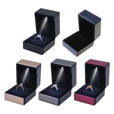 Quadratische Ohrring-Aufbewahrungsbox LED-beleuchtete Ringbox Schmuck-Display Geschenkbox Verlobung Hochzeit Verlobungsringbox